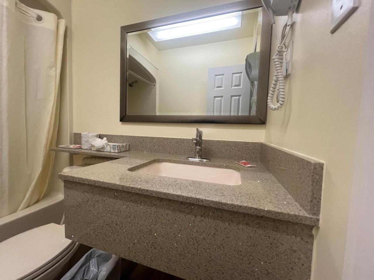 Colonial House Motor Inn Перт Экстерьер фото